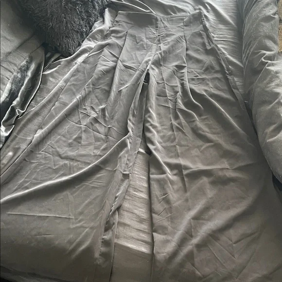 SHEIN Gray Ruffled Crop Top - Picture 2 of 2